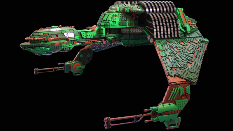 Illustration for article titled Guy Builds Intricate Star Trek Klingon Warship Using 25,000 LEGO Bricks